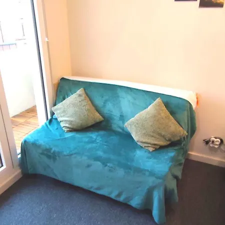 Jolie Studio Pres De Paris 19 M2 Daire